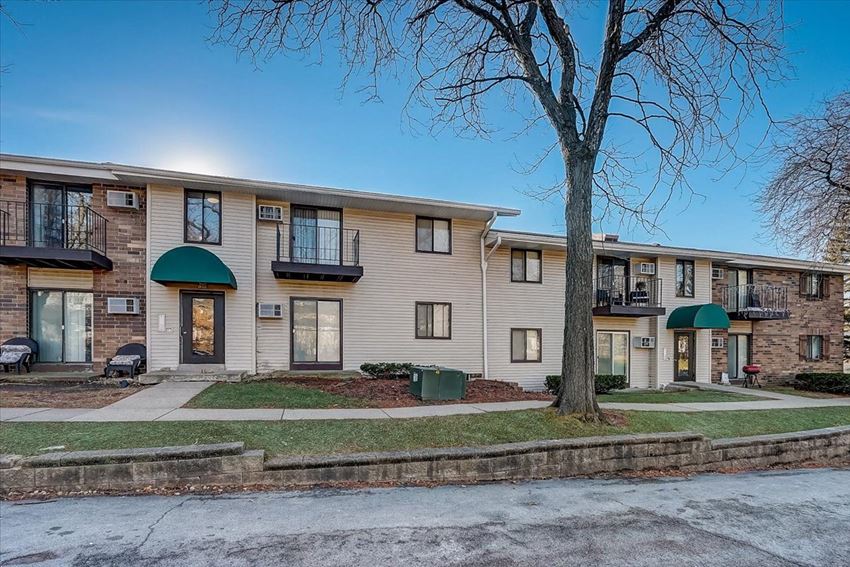 Tosa Village Apartments, 1250 North 68th Street, Wauwatosa, WI RentCafe
